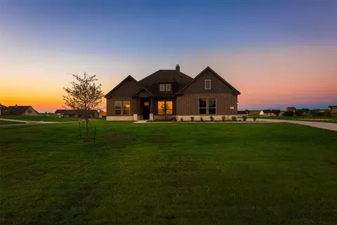 137 Pampas Ct, Decatur, TX 76234