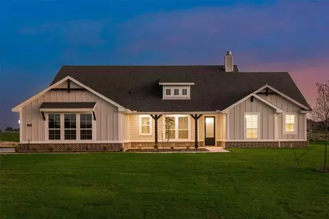 136 Steppes Ct, Decatur, TX 76234