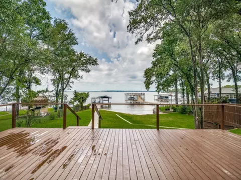 317 Admiral Dr, Gun Barrel City, TX 75156