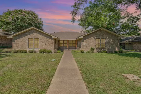 356358 Park Brook Dr, Dallas, TX 75218