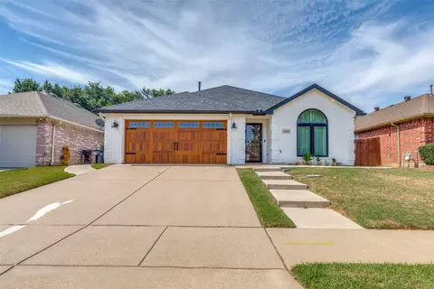 9060 Brushy Creek Trl, Fort Worth, TX 76118