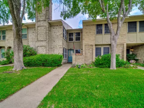 727 Towne House Ln, Richardson, TX 75081