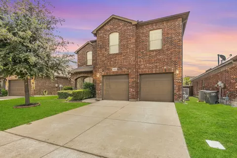 6904 Millwood St, Fort Worth, TX 76131