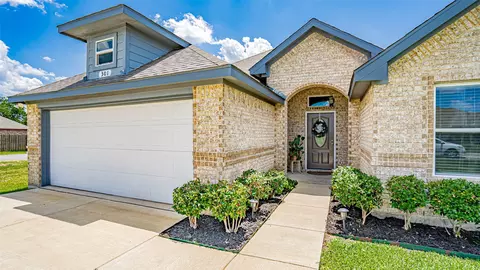 301 Virginia Dr, Palmer, TX 75152