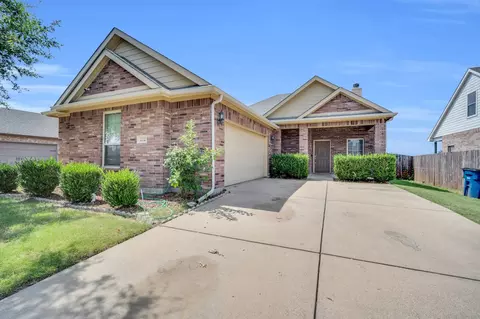 212 Bob White Dr, Red Oak, TX 75154
