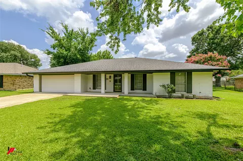 212 Lancashire Dr, Bossier City, LA 71111