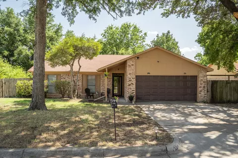 3916 Longstraw Dr, Fort Worth, TX 76137