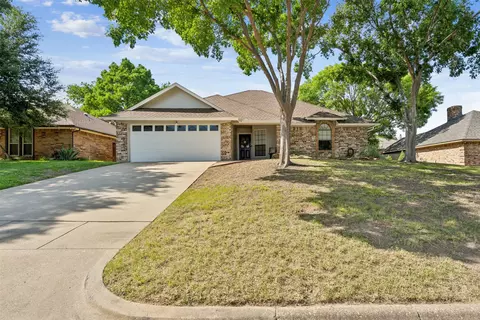 1017 Rio Grande Dr, Benbrook, TX 76126