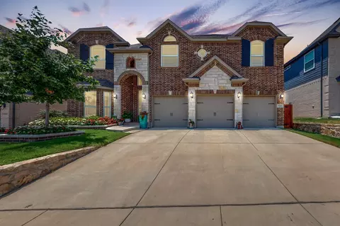 5221 Center Hill Dr, Fort Worth, TX 76179