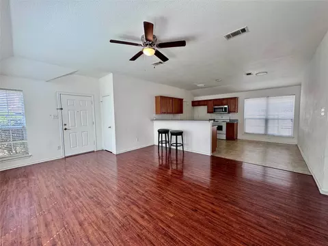 3034 Casa Bella Dr, Arlington, TX 76010