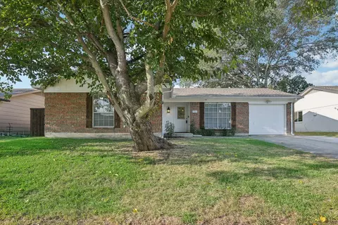 732 Sweetbriar Dr, Lewisville, TX 75067