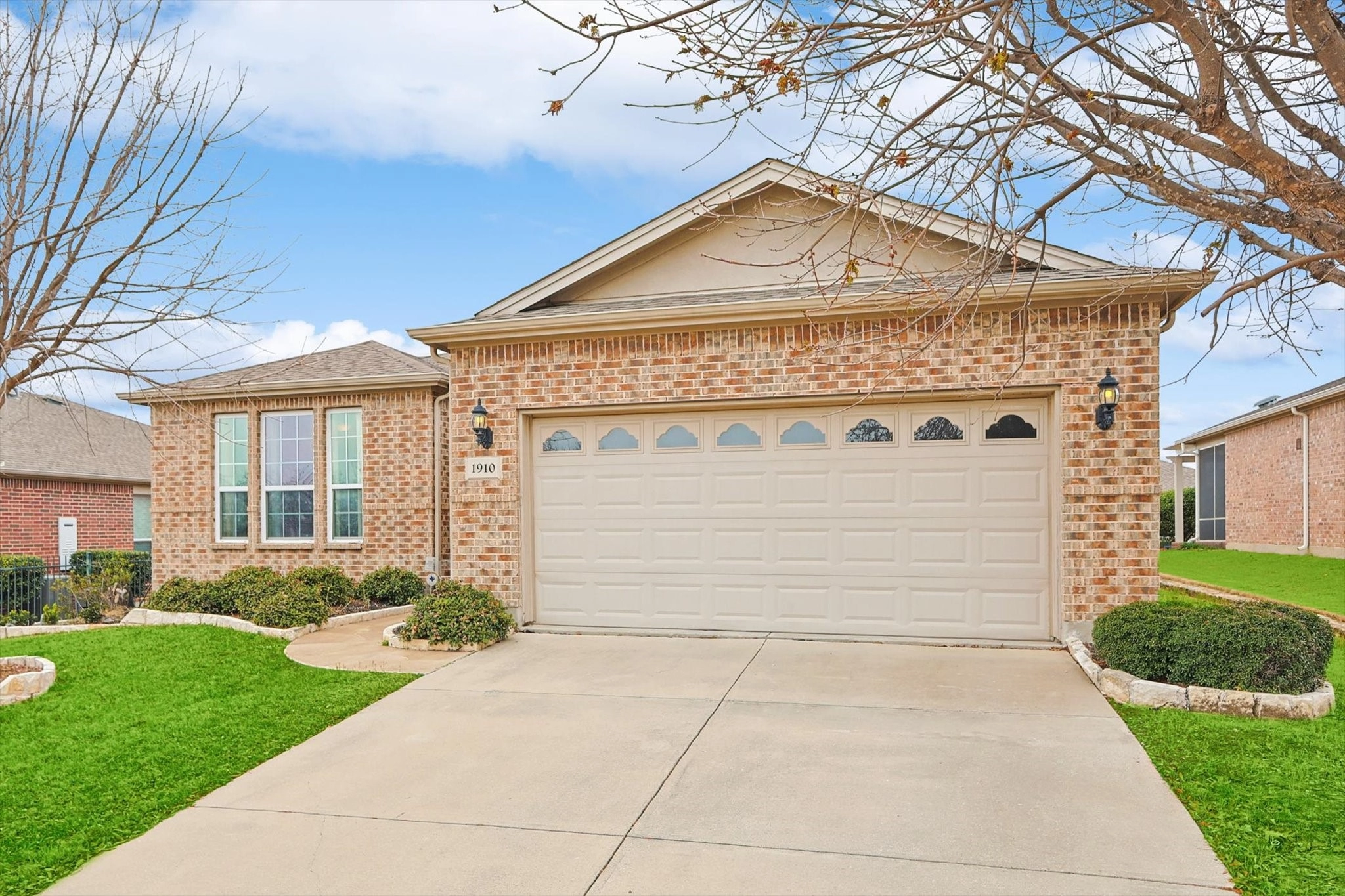 1910 Dexter Ln  
