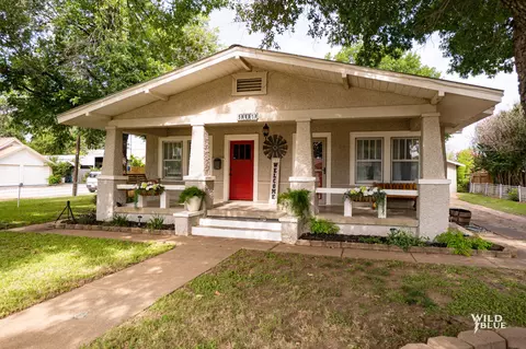 909 S Seaman St, Eastland, TX 76448