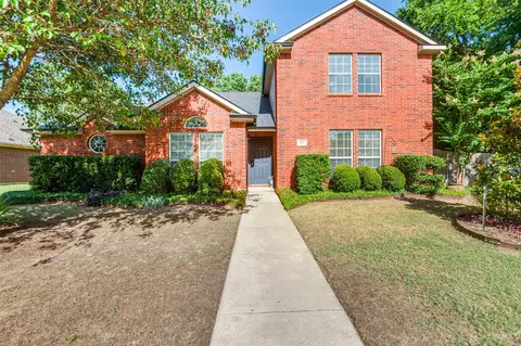 329 Fox Hollow Dr, Red Oak, TX 75154