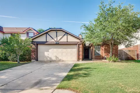 8732 Brushy Creek Trl, Fort Worth, TX 76118