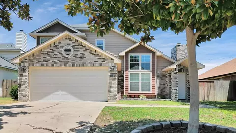 2878 Fenwick St, Grand Prairie, TX 75052
