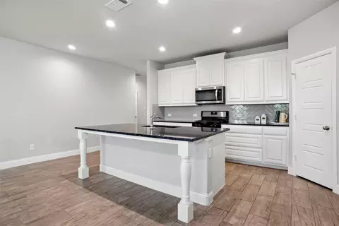 512 Adams Ct, Weatherford, TX 76085