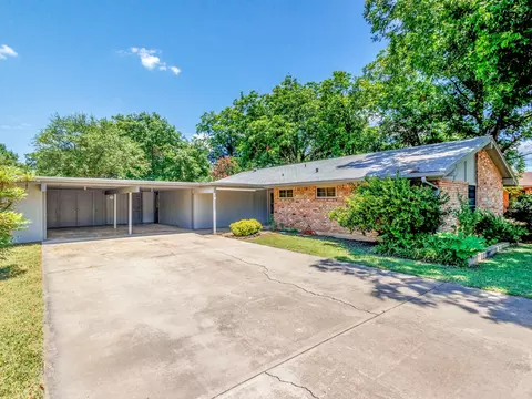 2302 11th St, Brownwood, TX 76801