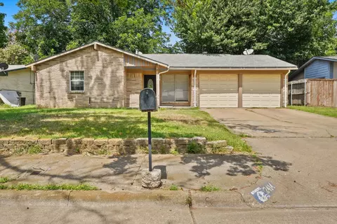 2414 S Fielder Rd, Arlington, TX 76015
