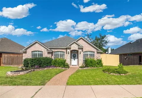 1253 Christopher Ln, Lewisville, TX 75077