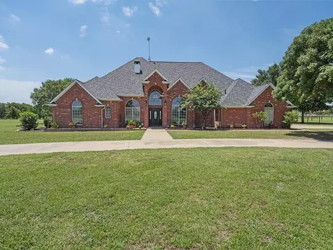 181 King Ranch Ct, Fort Worth, TX 76108
