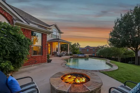 616 Carnaby Ct, Roanoke, TX 76262