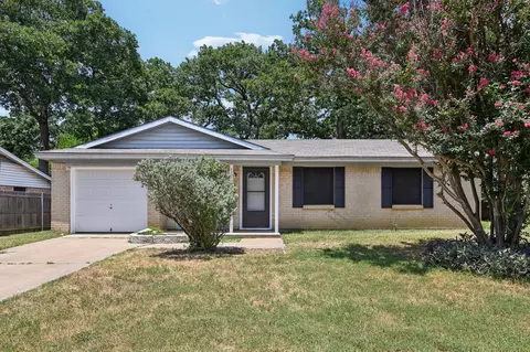 2203 Cales Dr, Arlington, TX 76013