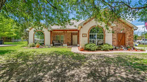 239 Country Meadows Dr, Waxahachie, TX 75165