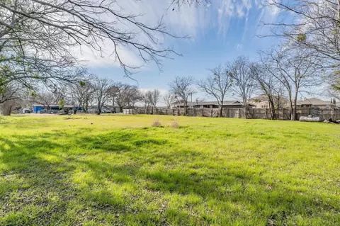 1822 Mobile Rd, Grand Prairie, TX 75052