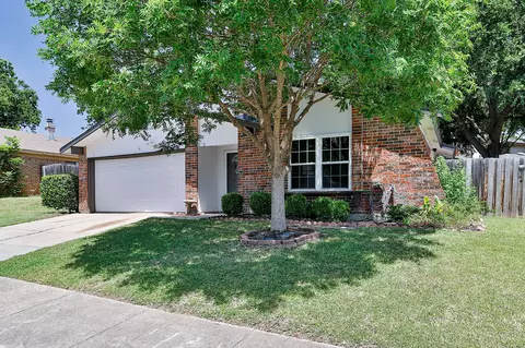 2128 Loma Verde Dr, Bedford, TX 76021