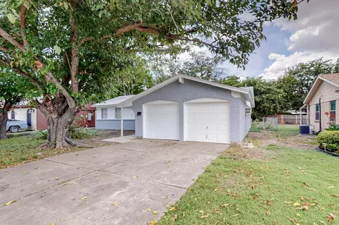 1728 Americana Blvd, Blue Mound, TX 76131