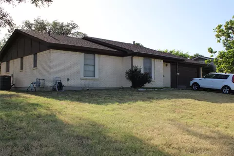 3904 Cresthill Rd, Benbrook, TX 76116