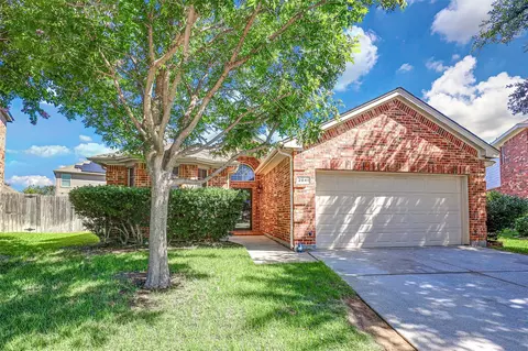 2841 Spotted Owl Dr, Fort Worth, TX 76244