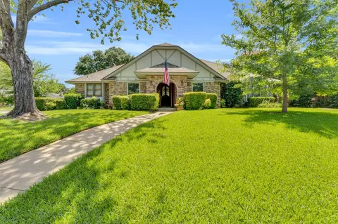 1034 Pebble Beach Dr, Mansfield, TX 76063