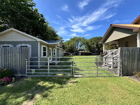 Exterior - 803 County Road 701, Cleburne, TX 76031 photo 4 of 9