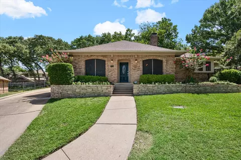 4701 Parliament Ct, Arlington, TX 76017