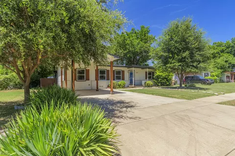 803 Forrestal Dr, Arlington, TX 76010