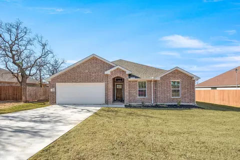 209 Shady Oaks Dr, Runaway Bay, TX 76426