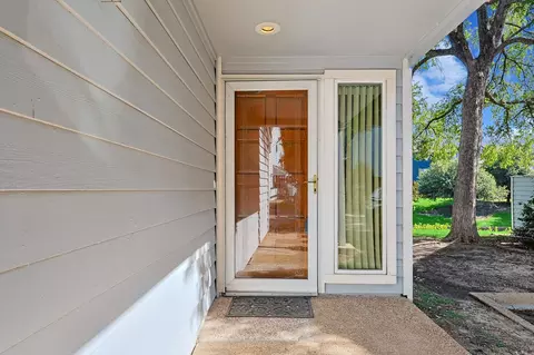 661 Cimarron Trl, Irving, TX 75063