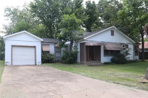 251 S First St, Point, TX 75472