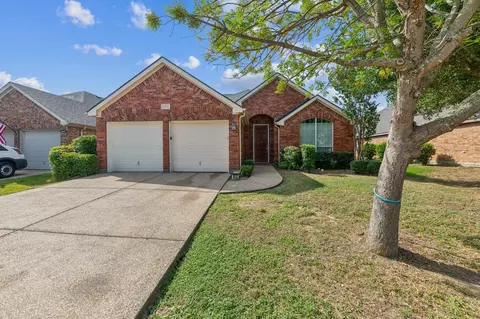 2771 Waterway Dr, Grand Prairie, TX 75054