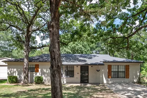 645 Timber Rd, Burleson, TX 76028