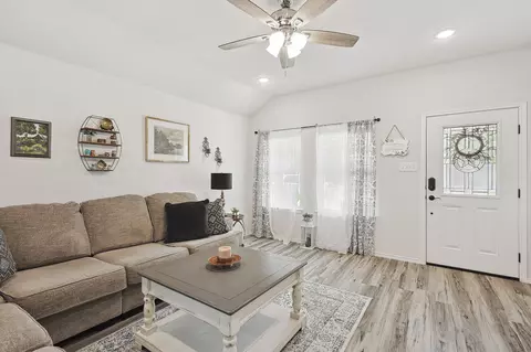 1106 Chase Ave, Cleburne, TX 76031 photo 4