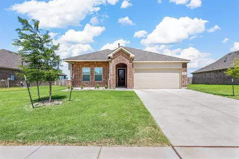 220 Coconut Dr, Azle, TX 76020