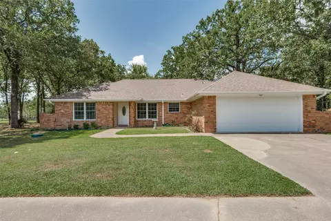 101 Pinnacle Club Dr, Mabank, TX 75156