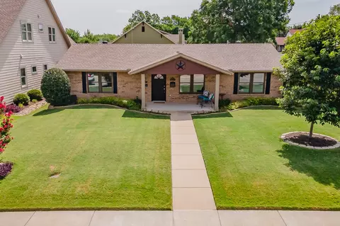 235 Austin St, Grapevine, TX 76051