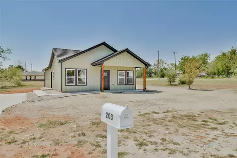 203 E Heath St, Hico, TX 76457