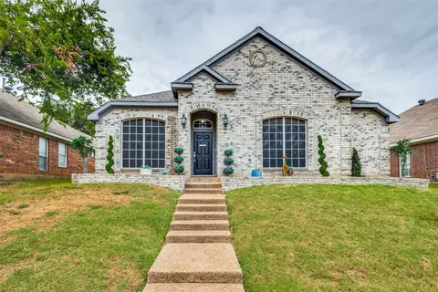 1244 Christopher Ln, Lewisville, TX 75077