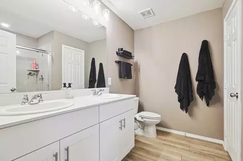Bath - 14040 Haggerston Dr, Pilot Point, TX 76258 photo 1 of 4