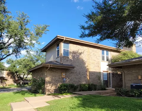 82 Morrow Dr, Bedford, TX 76021